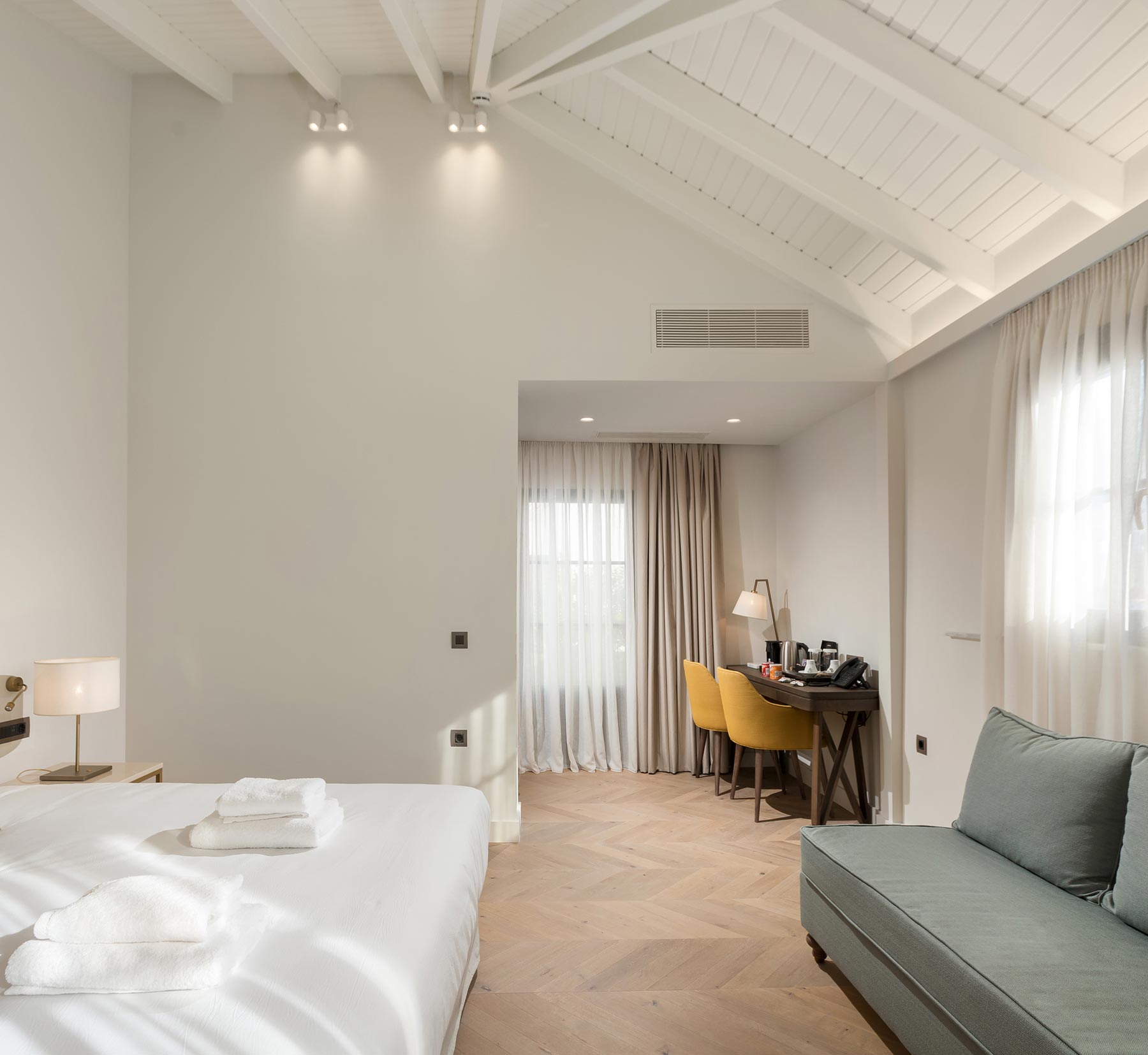 The Residence Aiolou Suites
